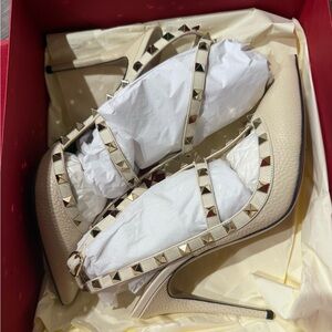 Valentino Ivory/Ivory Rockstud Grainy Leather Caged Pump 100 Mm